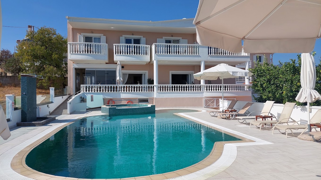 Tiara Holidays - Antonios Hotel - bazen i ležaljke